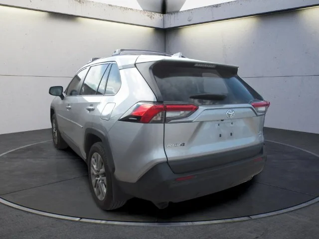 Used 2025 Silver Sky Metallic Toyota XLE Premium image 4
