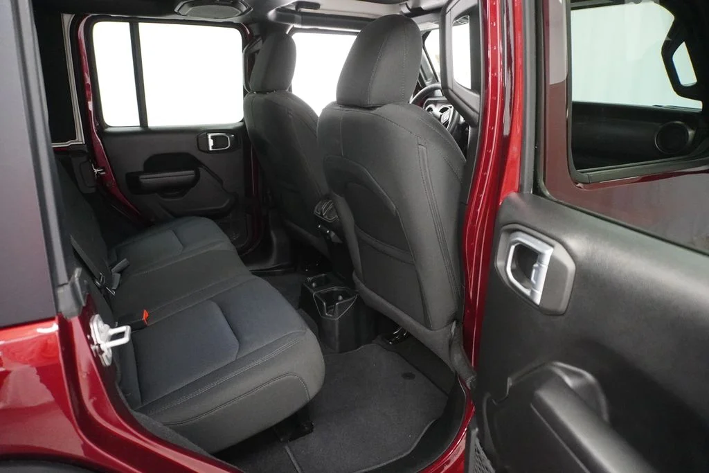 Used 2021  Jeep Unlimited Sport S image 31