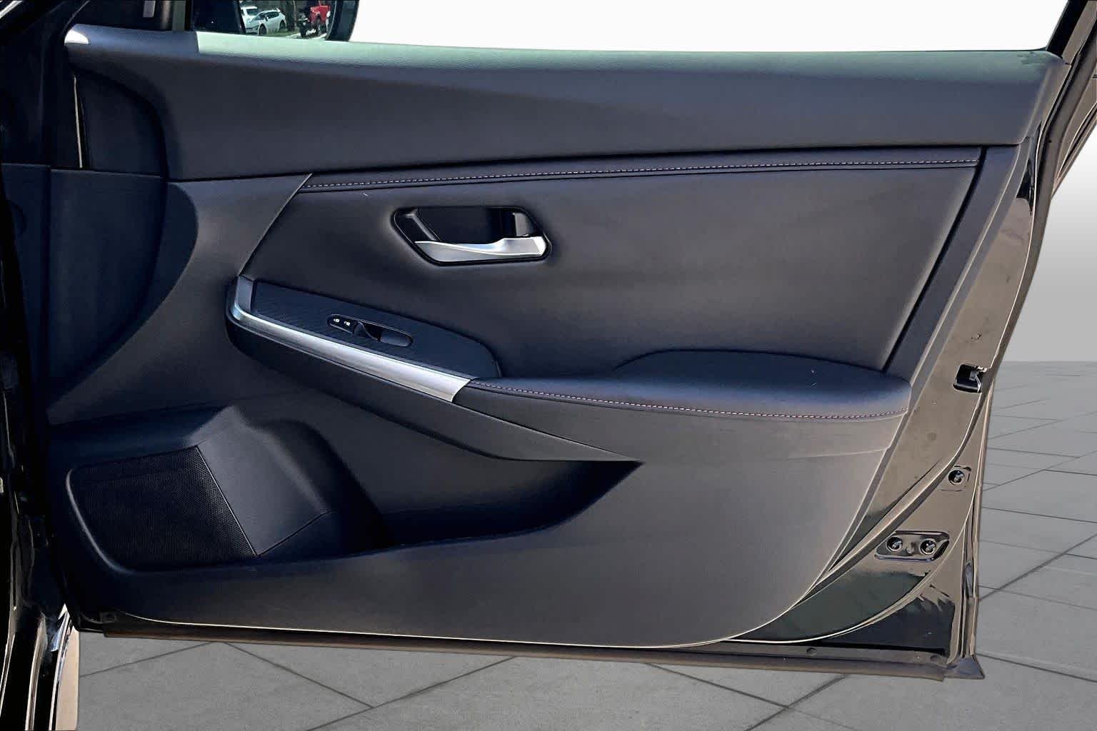 Used 2022 Super Black Nissan SR image 20
