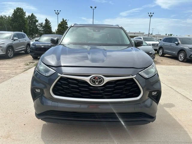 Used 2023 Gray Toyota XLE image 3