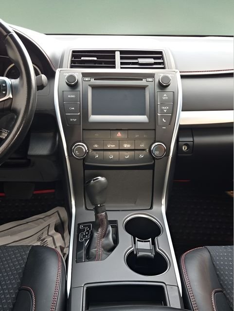 Used 2015 Black Toyota LE image 11