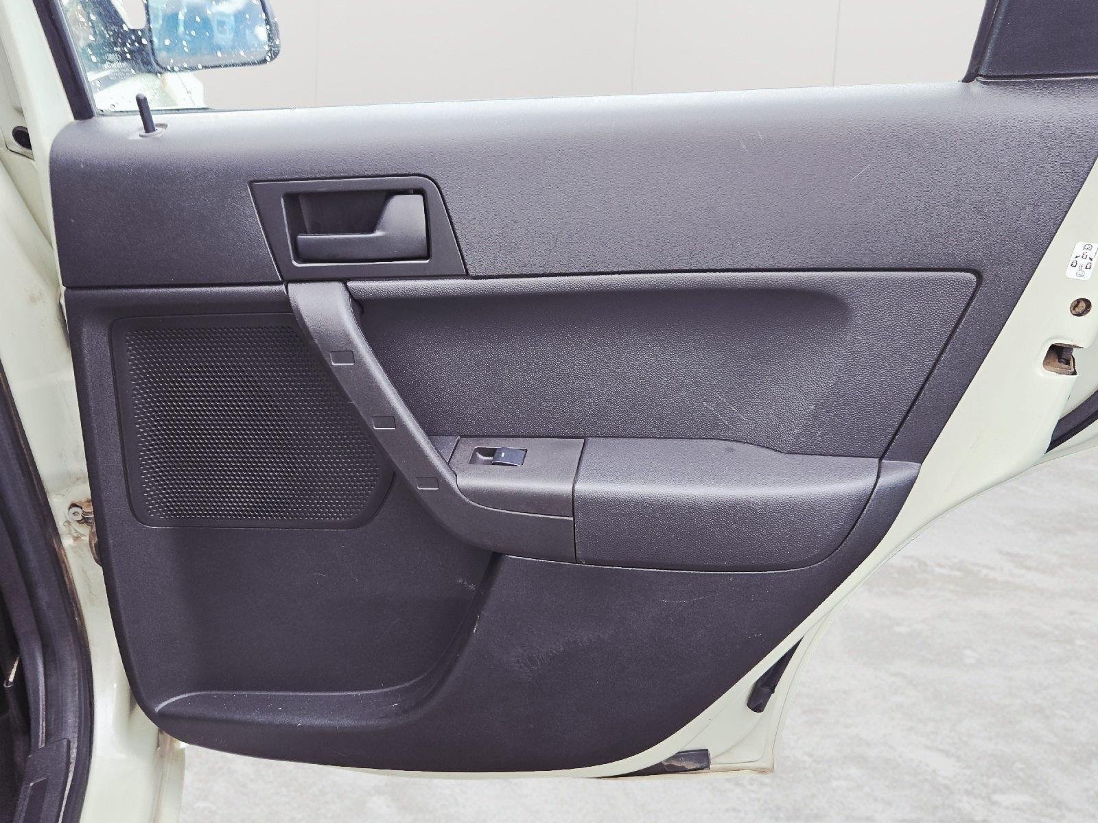Used 2010  Ford SE image 37