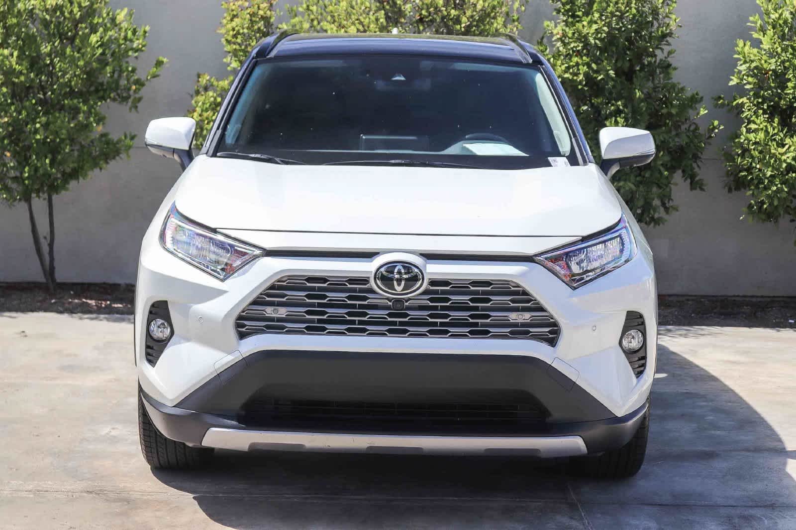 Used 2020 Blizzard Pearl Toyota Limited image 2