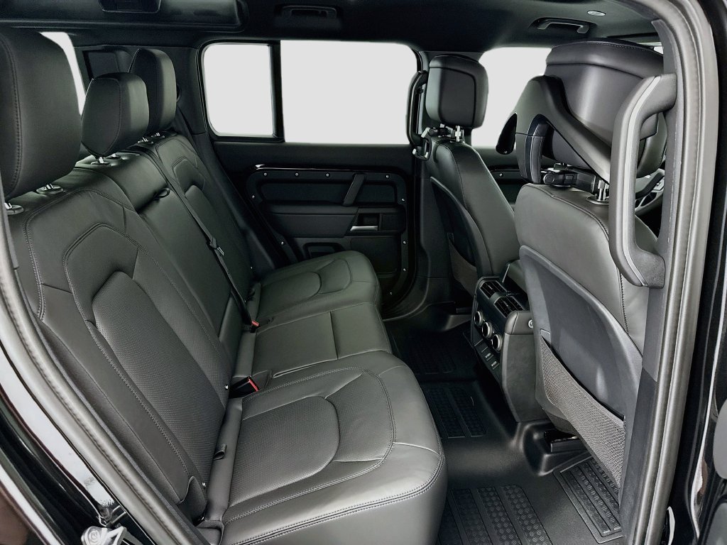New 2026 Santorini Black Land Rover X-Dynamic SE image 20