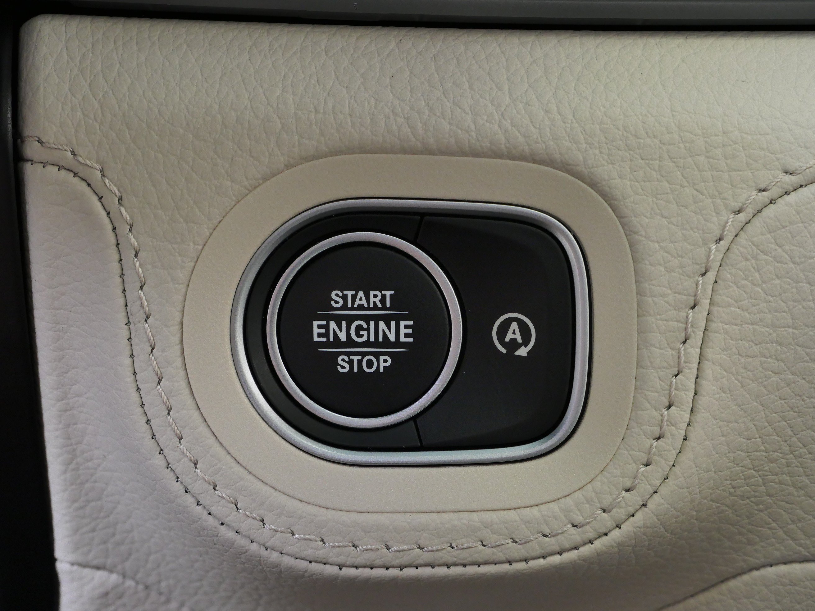 Certified Used 2025 MANUFAKTUR Moonlight White Metallic Mercedes-Benz GLE 350 image 28