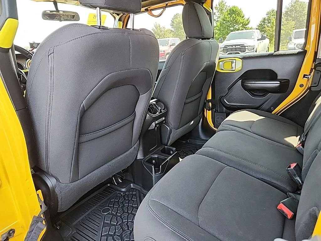 Used 2020  Jeep Unlimited Sport S image 37