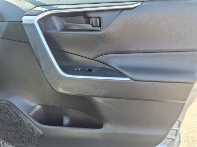 2021 Toyota RAV4 LE - Photo 26