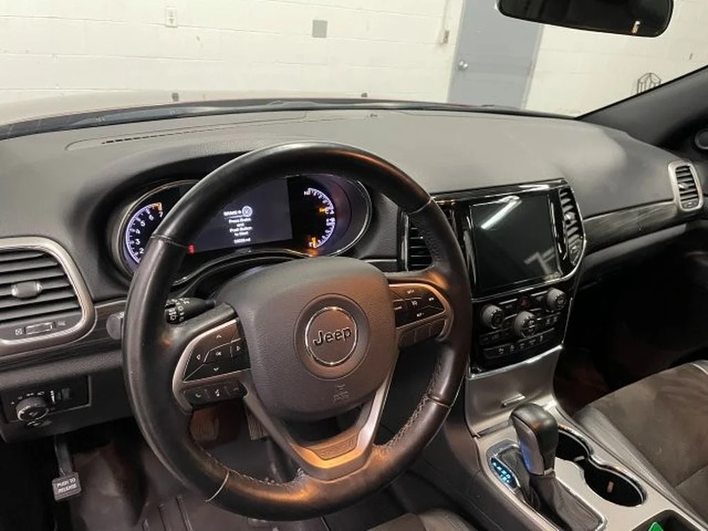 Used 2021 Velvet Red Pearlcoat Jeep Laredo X image 11