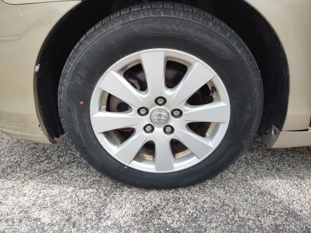 Used 2009  Toyota  image 27