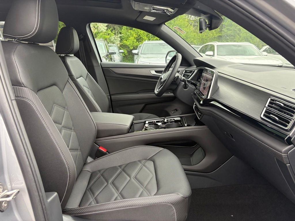 New 2026 Silver Mist Metallic Volkswagen 2.0T SE w/Technology image 12