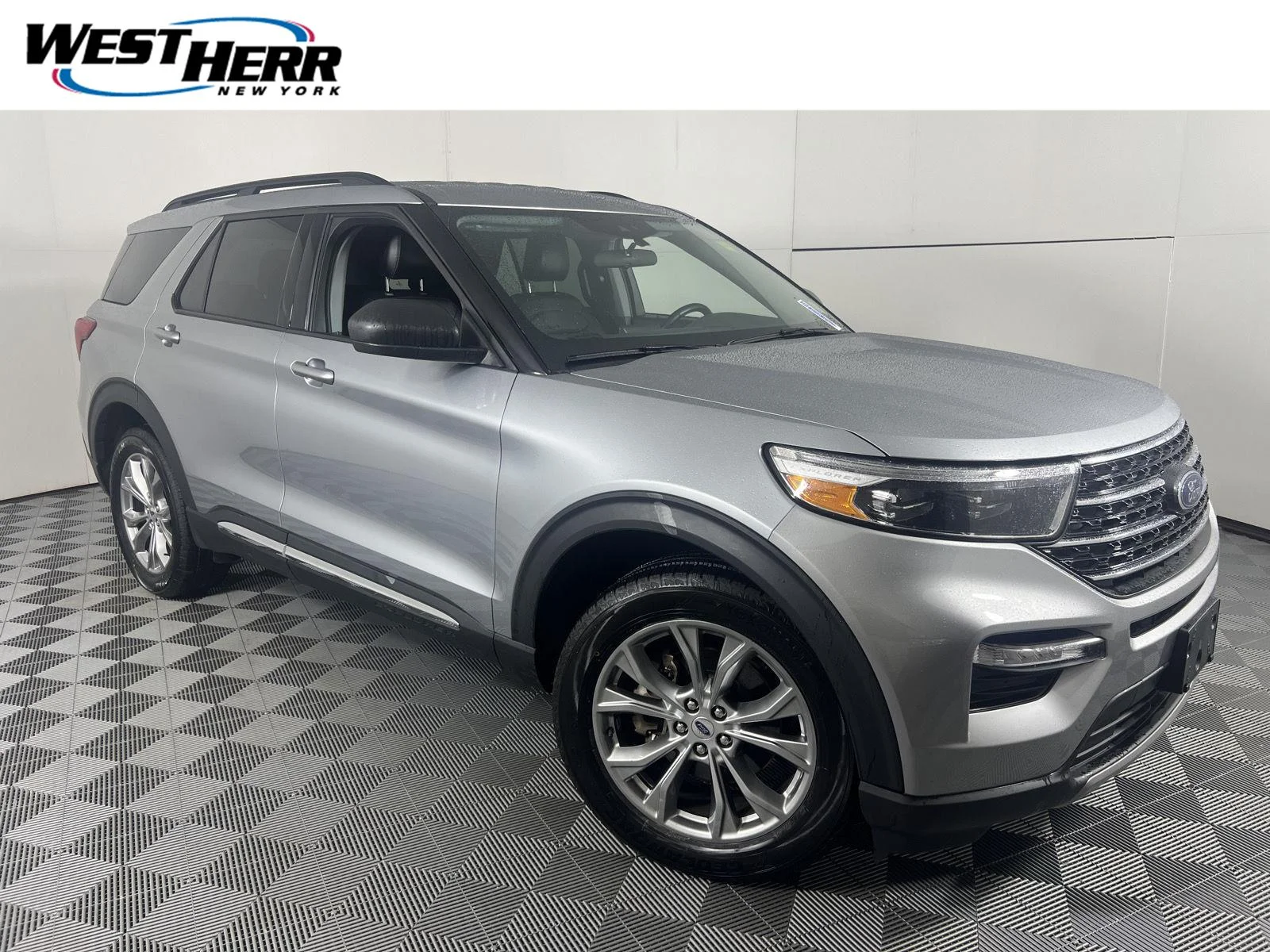 Used 2023 Iconic Silver Ford XLT image 1