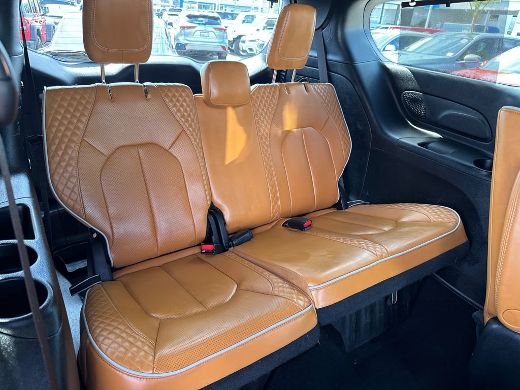 Used 2023 White Chrysler Pinnacle image 19