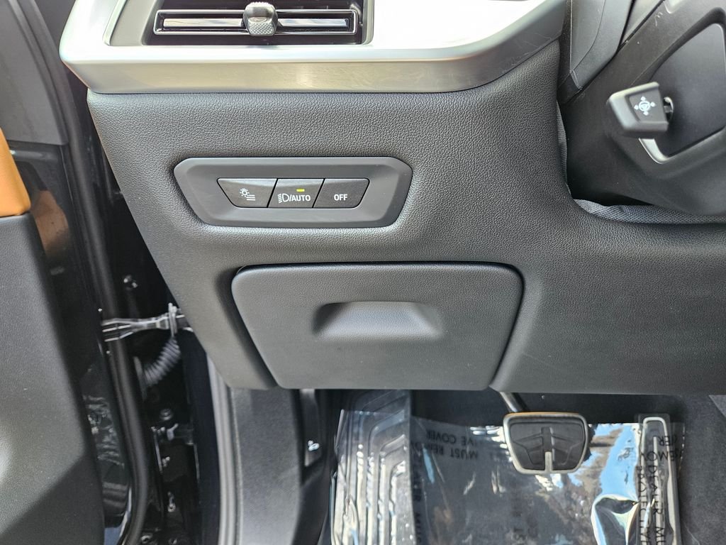 Used 2026 Black Sapphire Metallic BMW xDrive40i image 28