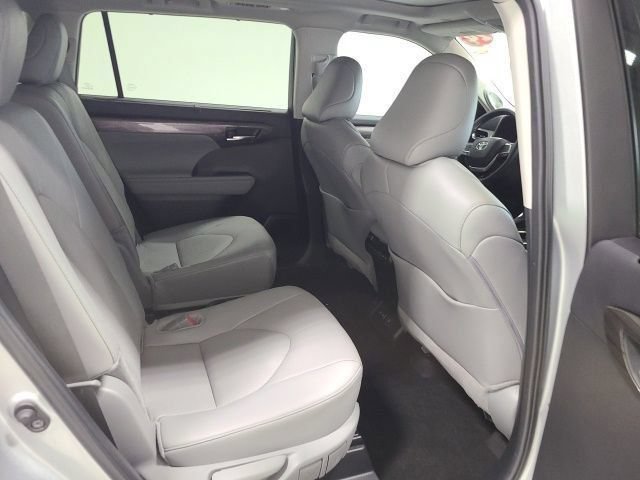 2024 Toyota Highlander Platinum - Photo 12