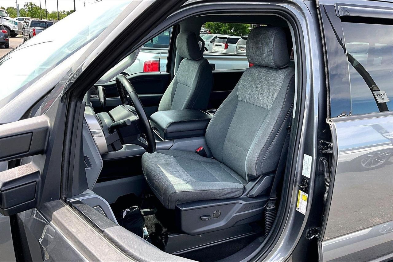 Used 2023 CARBONIZED GRAY METALLIC Ford XLT image 24