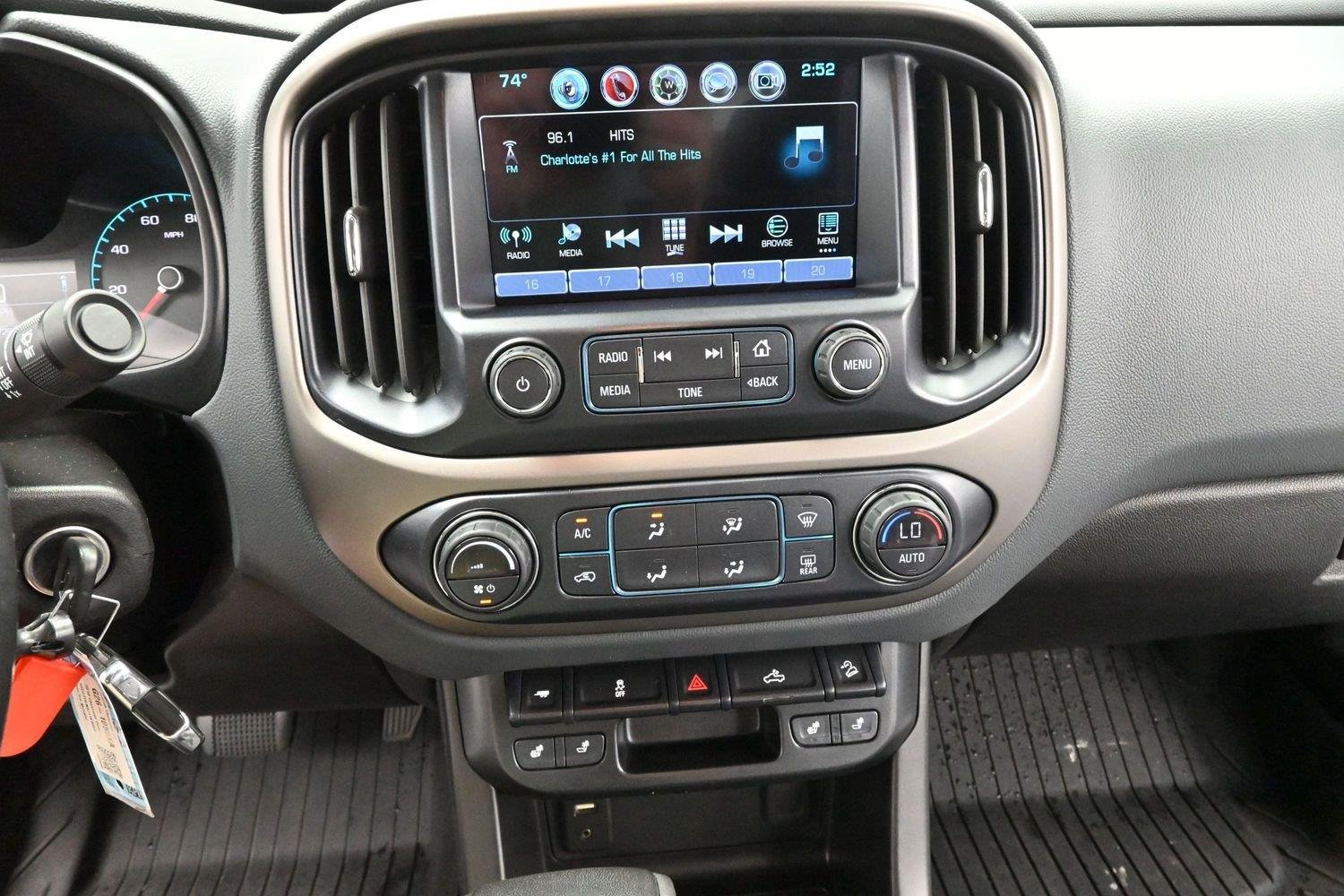 Used 2018 SILVER ICE METALLIC Chevrolet 4WD Z71 image 23