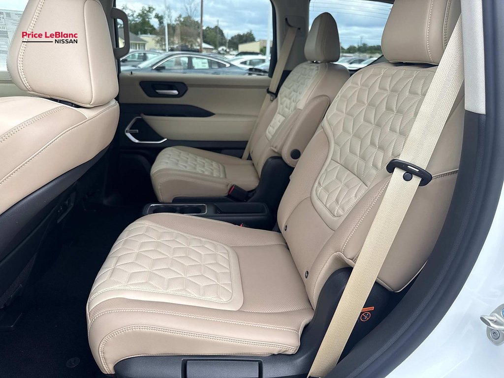 New 2026 Everest White TriCoat / Super Black Two-tone Nissan Platinum Reserve image 7