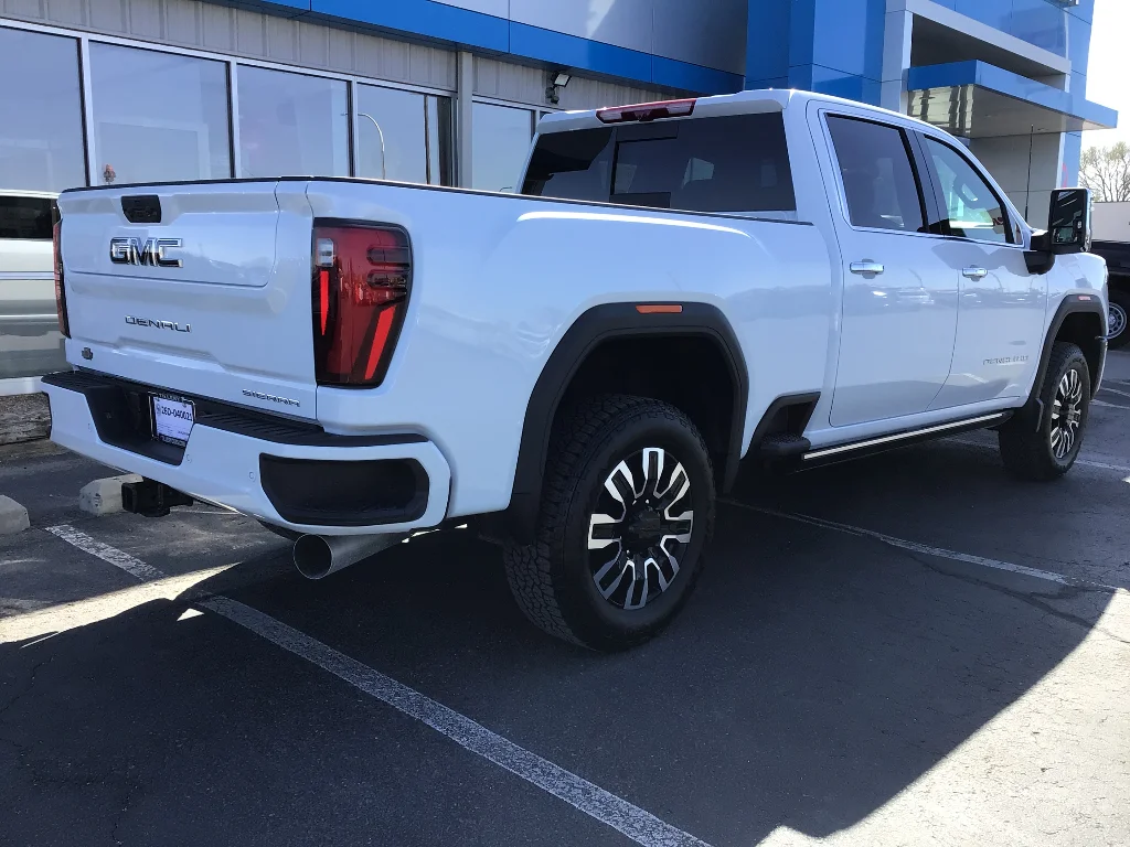 New 2026 Glacier White Tricoat GMC Denali Ultimate image 5