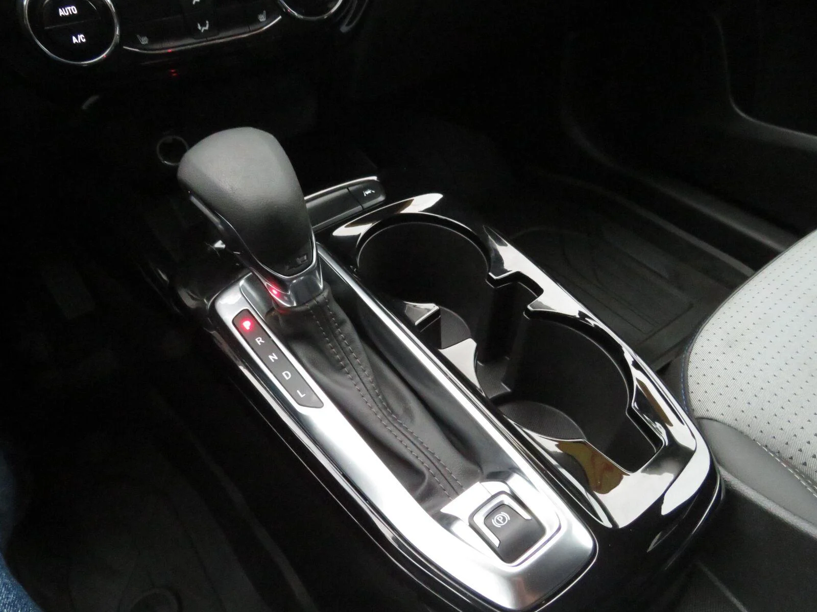 Used 2024 Mosaic Black Metallic Chevrolet LT image 27