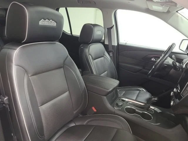 Used 2020 Iridescent Pearl Tricoat Chevrolet High Country image 13