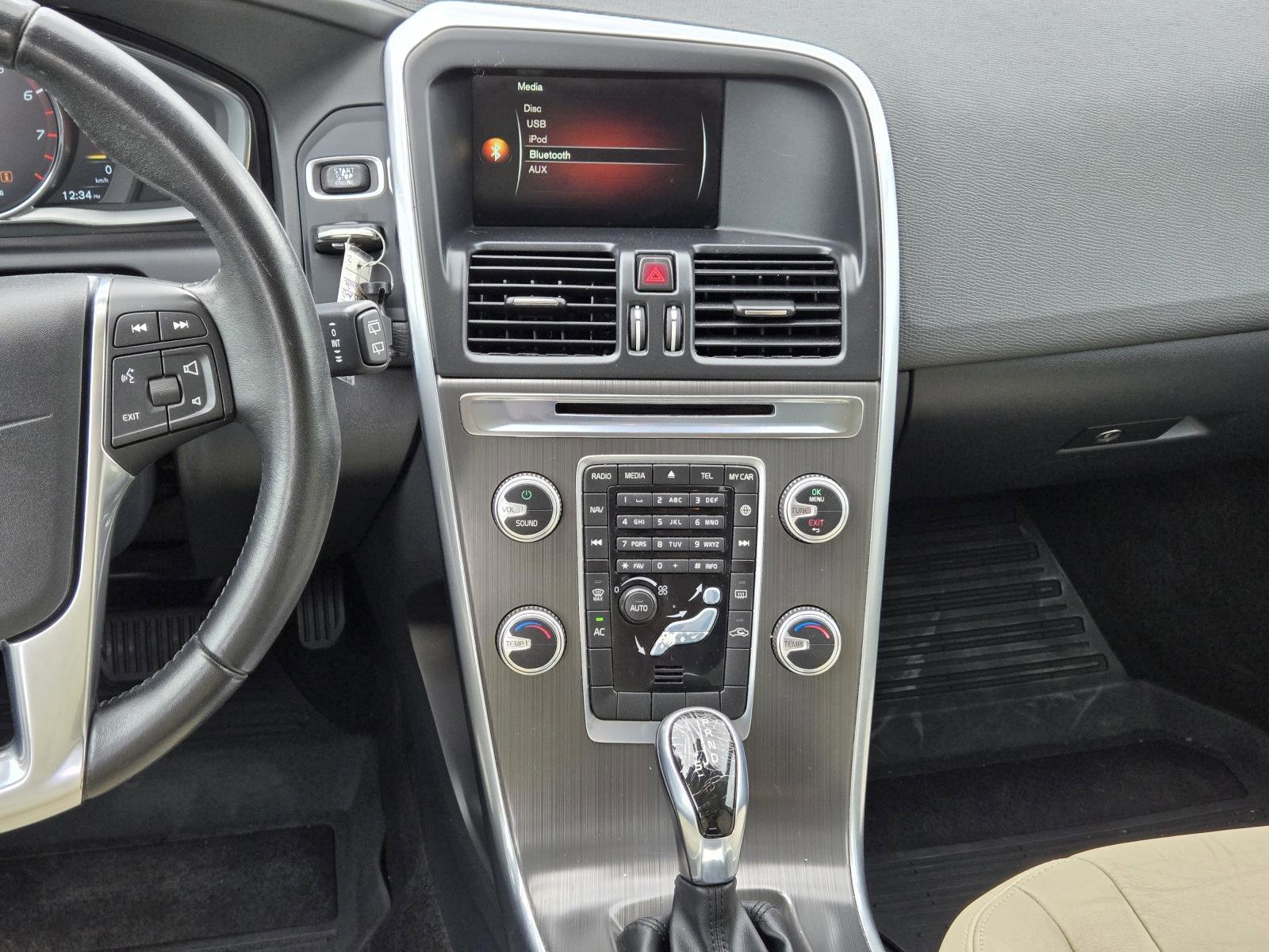 Used 2016 Ice White Volvo T5 Premier image 34