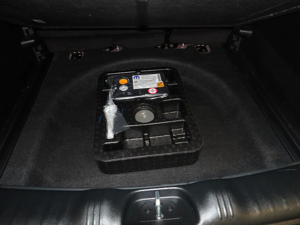 Used 2025 Red Hot Pearl Coat Jeep Limited image 19