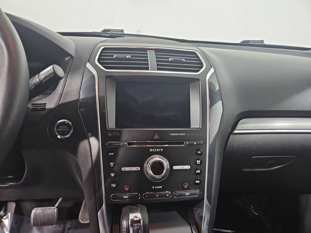 Used 2018 Blue Ford Sport image 19