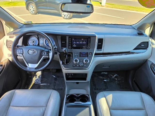 Used 2018 Beige Toyota XLE image 29
