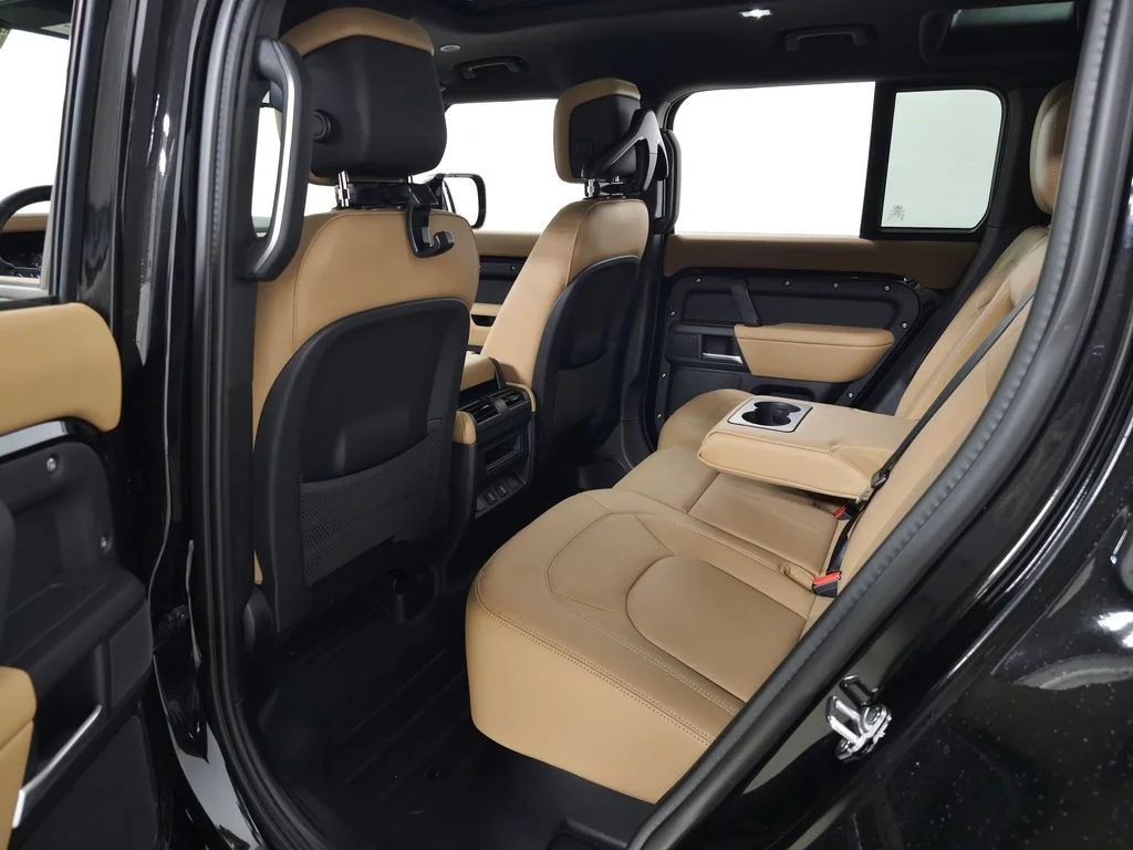 New 2026 Santorini Black Land Rover X-Dynamic SE image 34