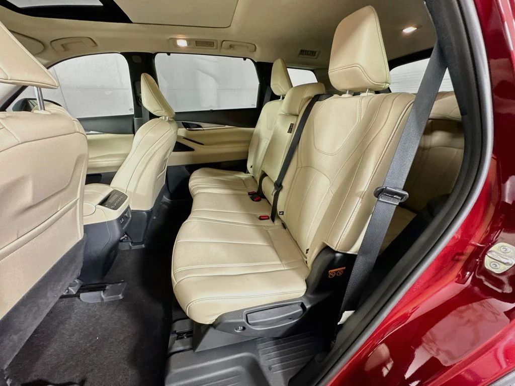 Certified Used 2023 Red INFINITI LUXE image 33