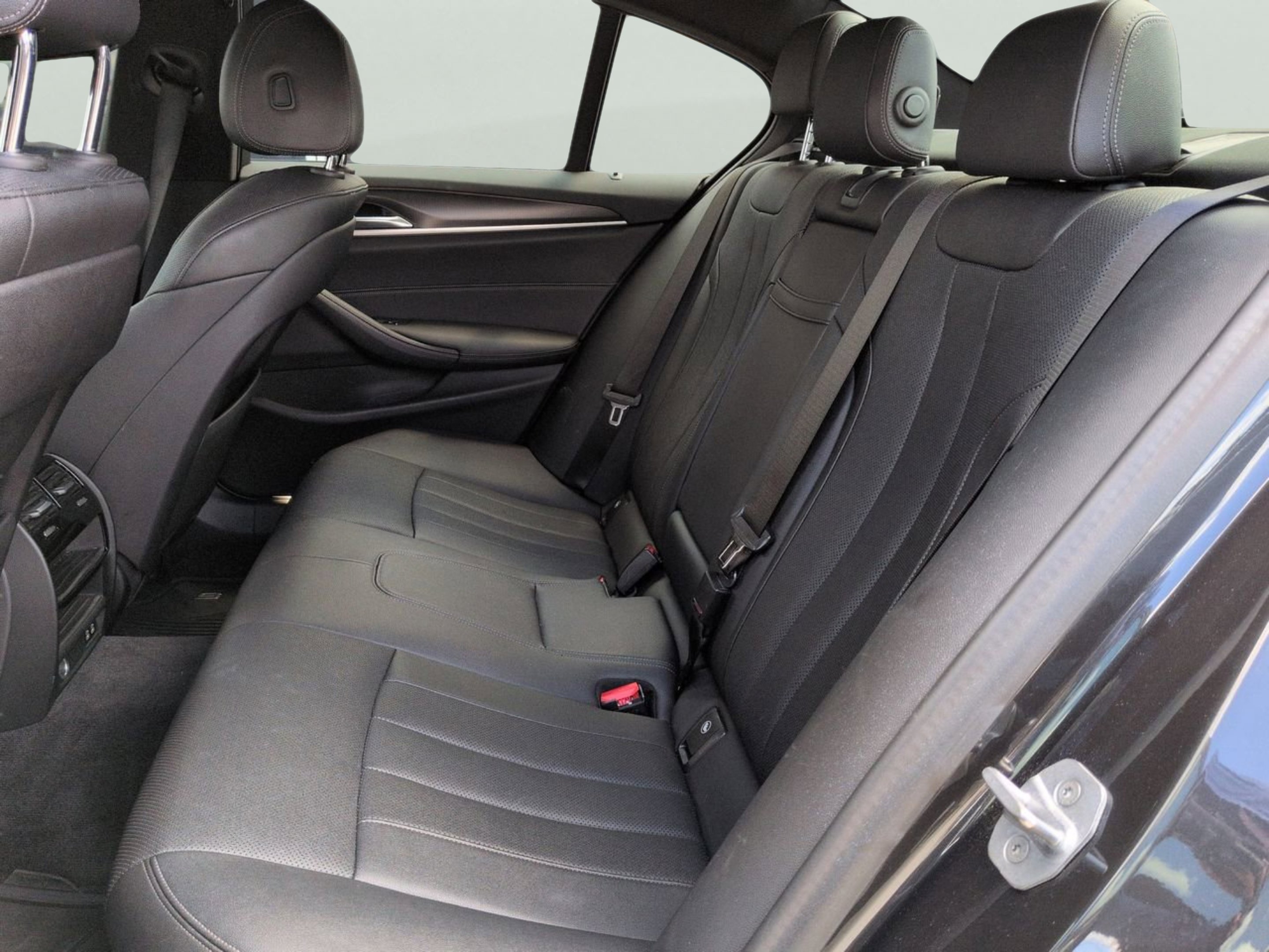 Used 2021 Dark Graphite Metallic BMW 540i image 12