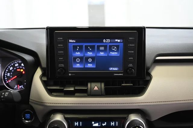 Used 2021 Silver Toyota XLE image 5