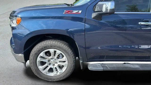 Used 2022 Northsky Blue Metallic Chevrolet LTZ image 32
