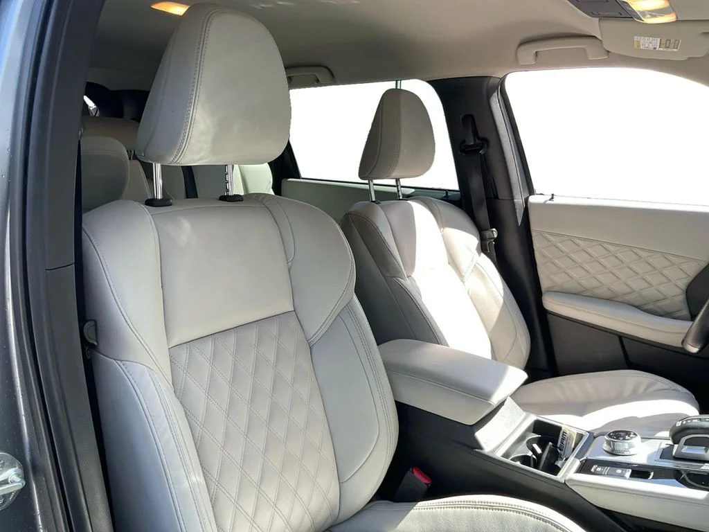Used 2022 Silver Mitsubishi SEL image 27
