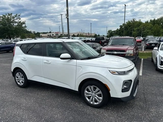 Used 2022 White Kia LX image 3