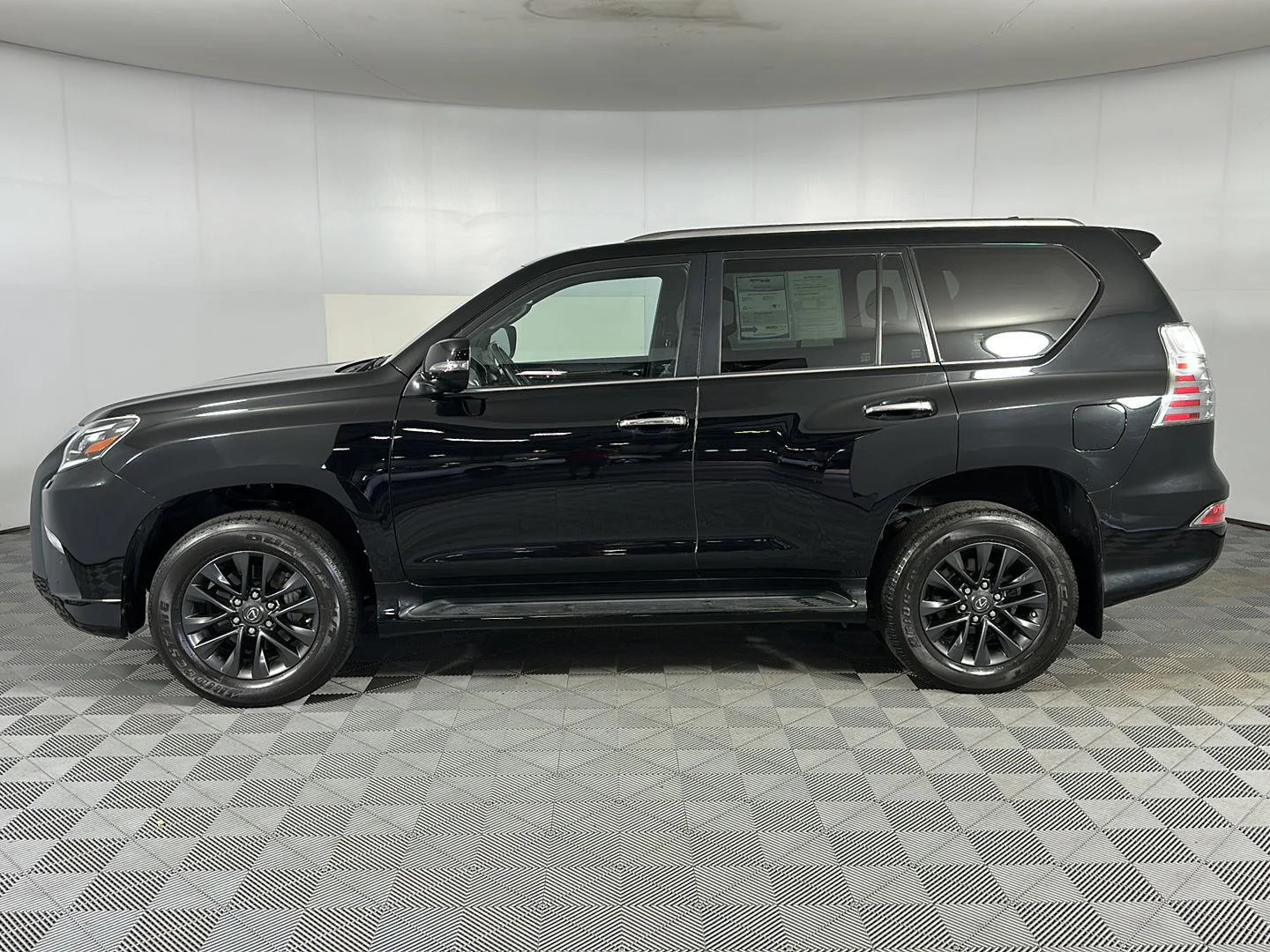 Used 2022 Nebula Gray Pearl Lexus GX 460 Premium image 6