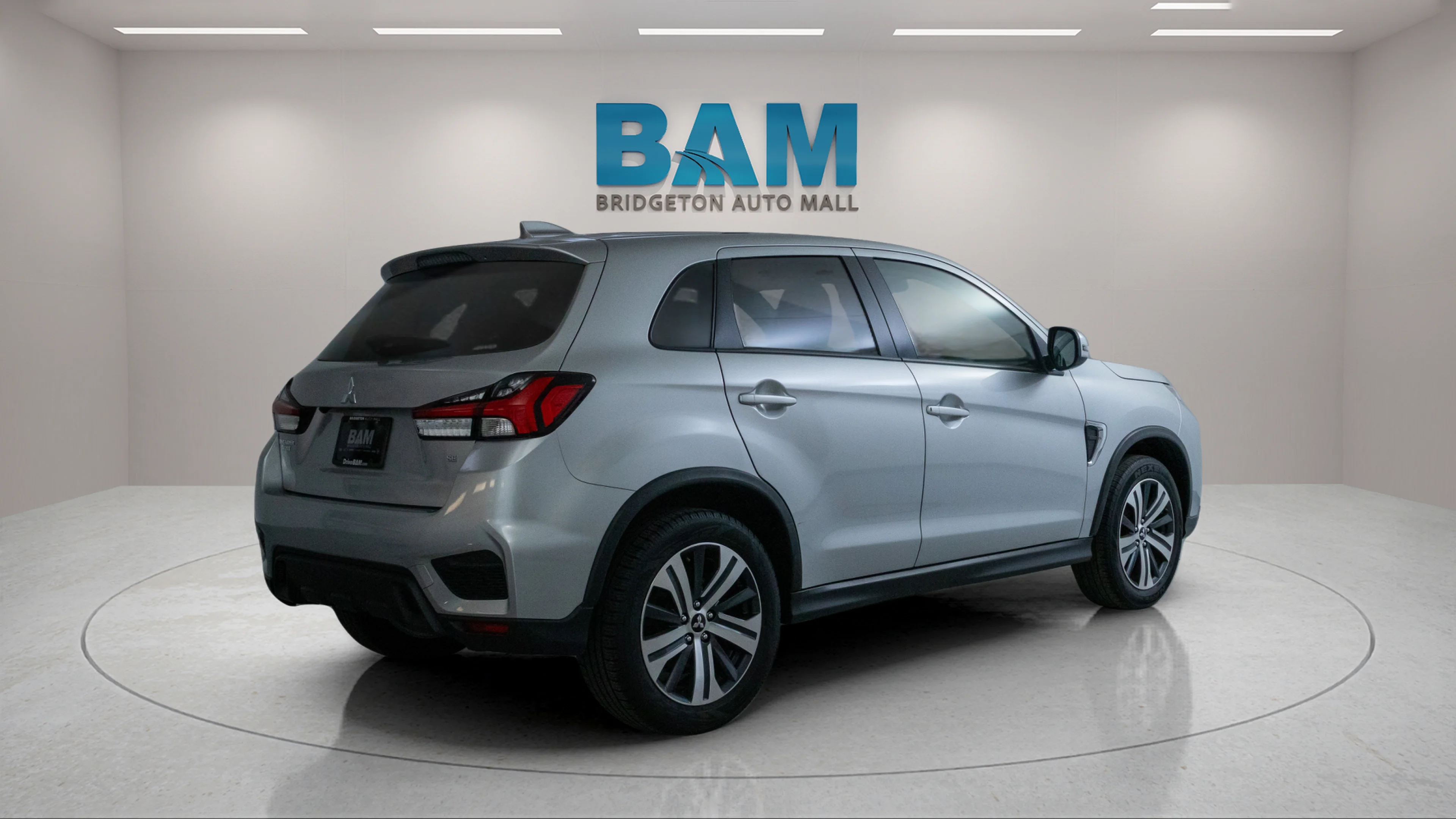 Used 2024 Silver Mitsubishi S image 7