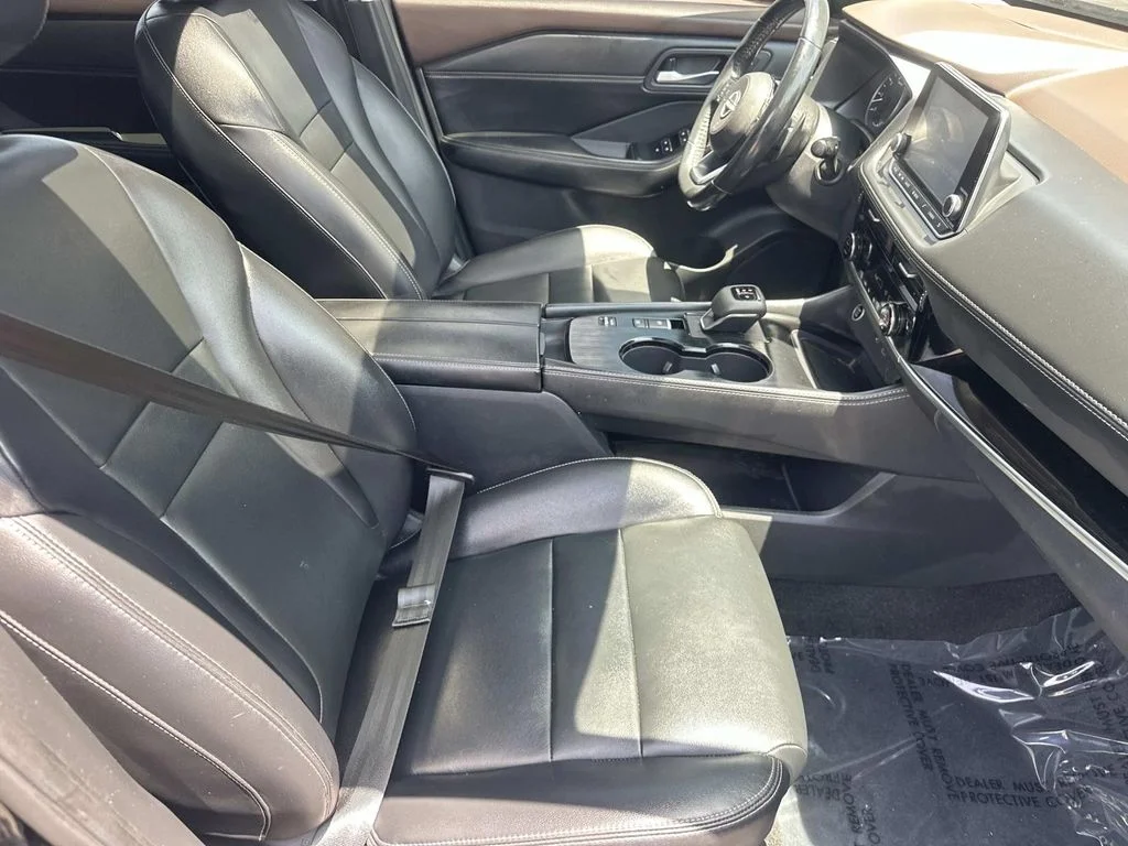 Used 2023 Super Black Nissan SL image 14