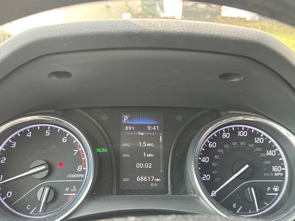 Used 2020 White Toyota LE image 18