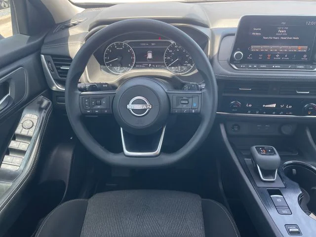 Used 2024 Gray Nissan SV image 10