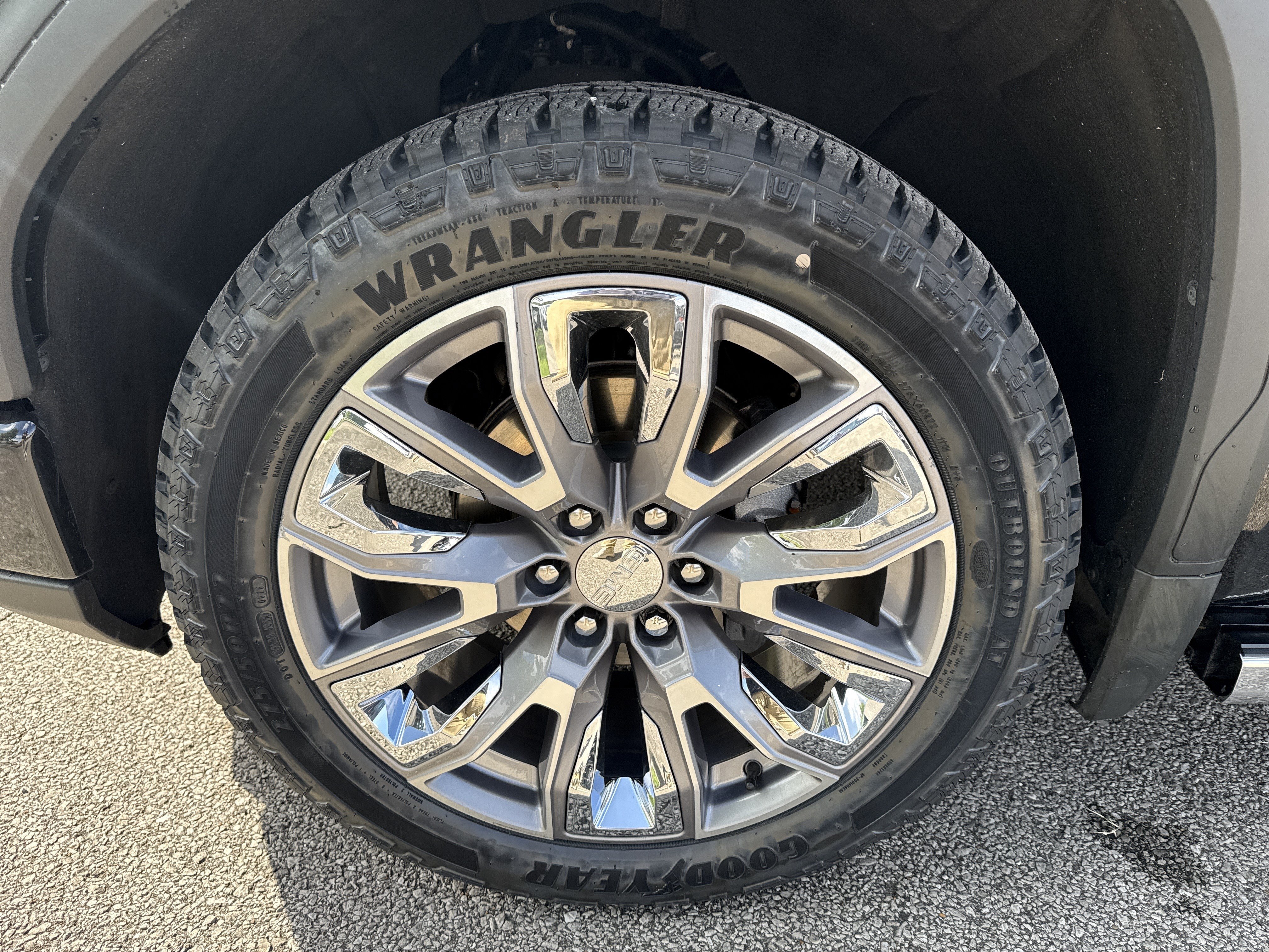 Used 2023 Onyx Black GMC Denali image 12