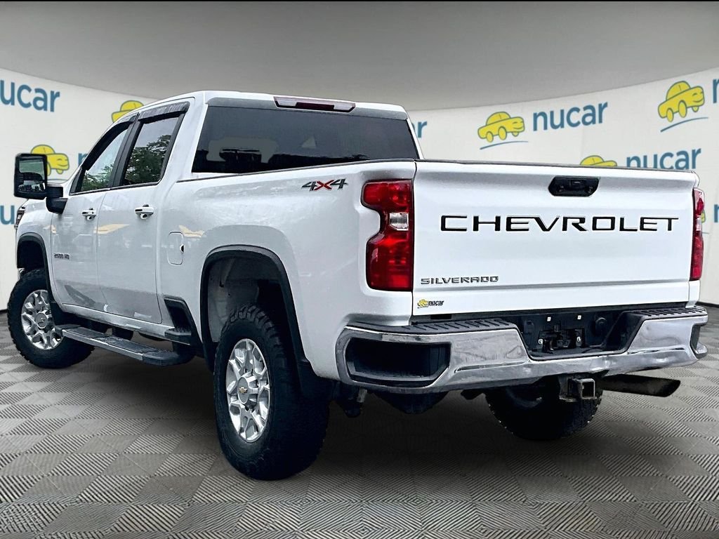 Used 2024 Summit White Chevrolet LT image 4