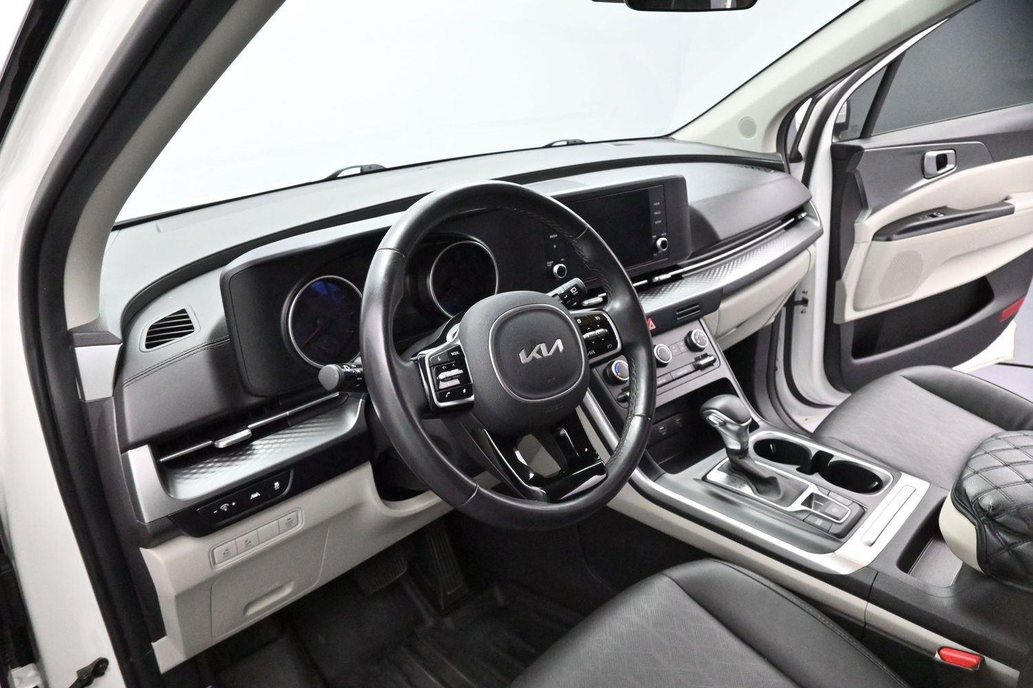 Used 2022 Snow White Pearl Kia LXS image 15