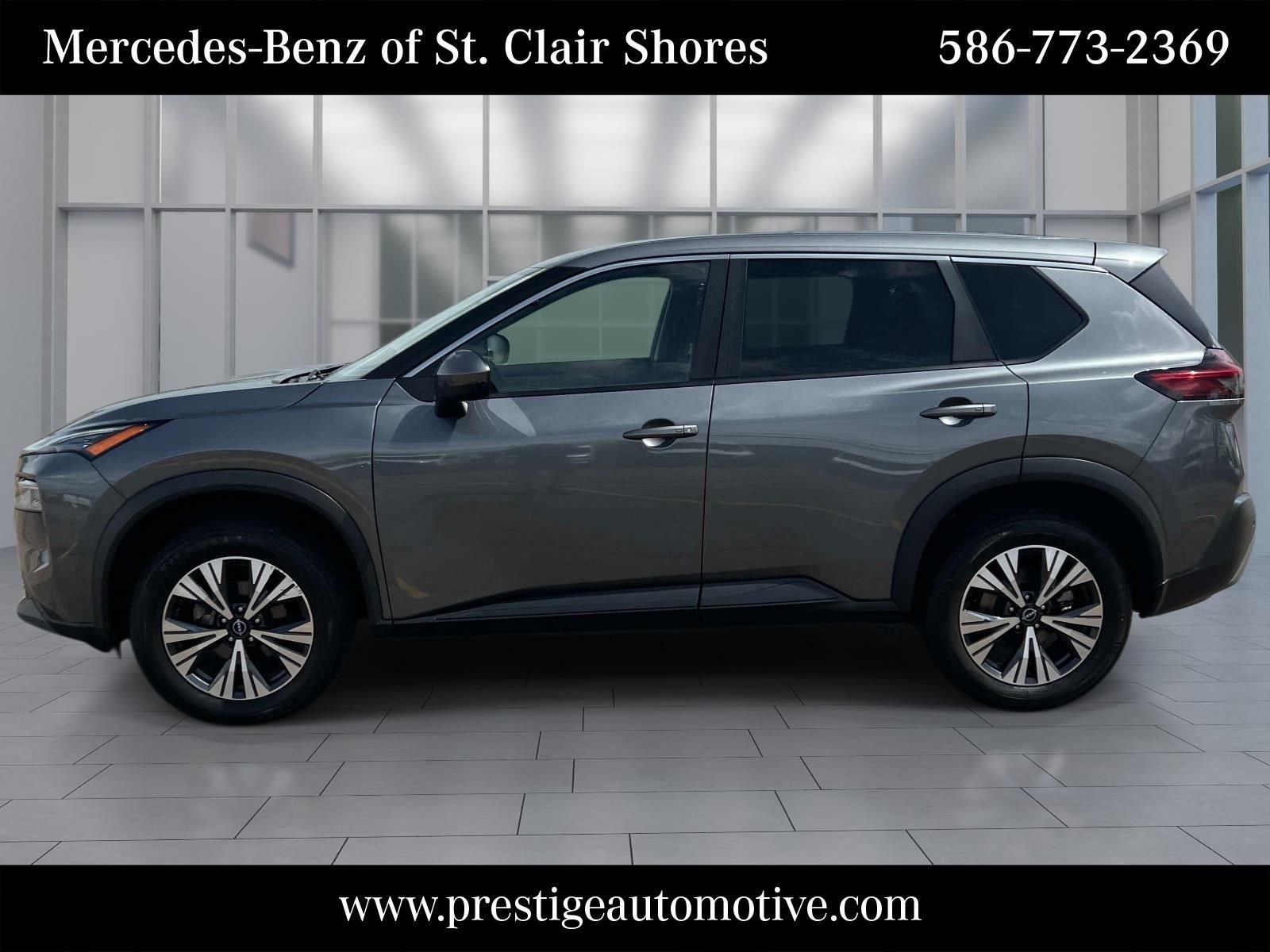 Used 2022 Gray Nissan SV image 2