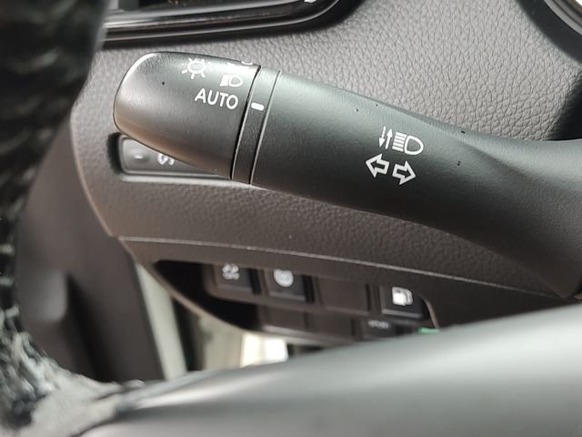 Used 2020 White Nissan S image 22