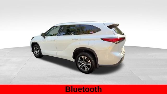 Used 2022 Beige Toyota XLE image 5