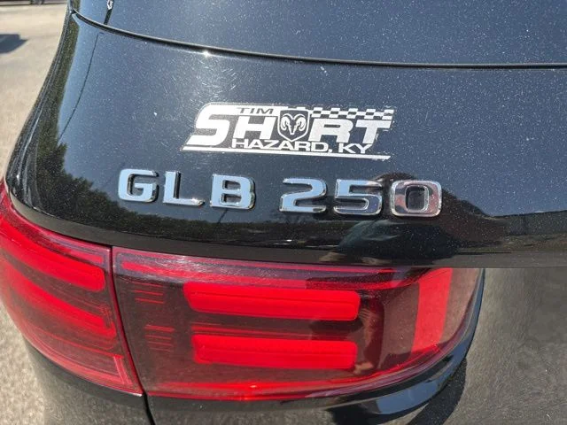 Used 2025  Mercedes-Benz GLB 250 image 14