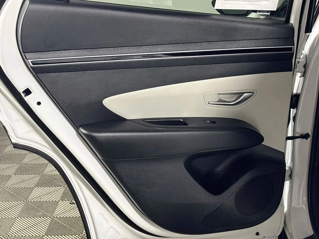 Used 2024 White Hyundai SEL image 19