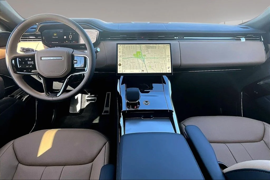 New 2026 Beige Land Rover Dynamic SE image 5