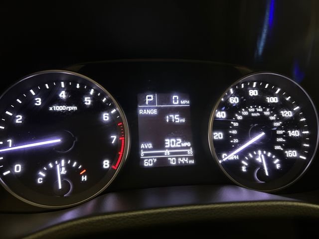 Used 2017 Black Hyundai SE image 10